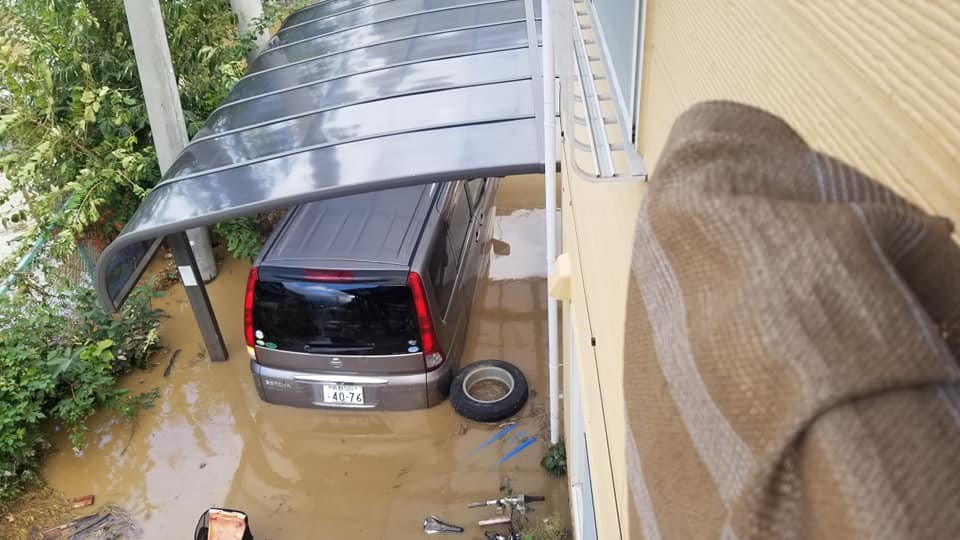 画像：水没した自家用車